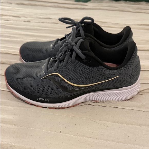 Women’s Saucony Guide 14 Sneakers - Picture 1 of 8